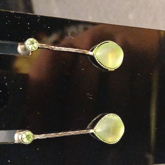 Elegant Green Drop Earrings - Picture 3 of 9